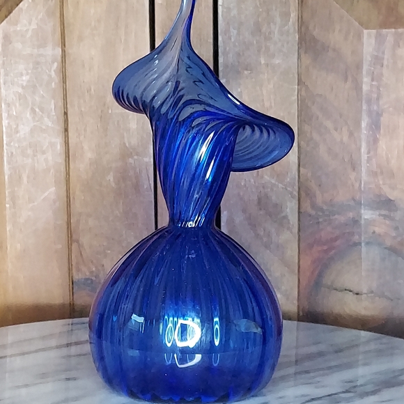 Jack-in-the-Pulpit Vase - Picture 12 of 14